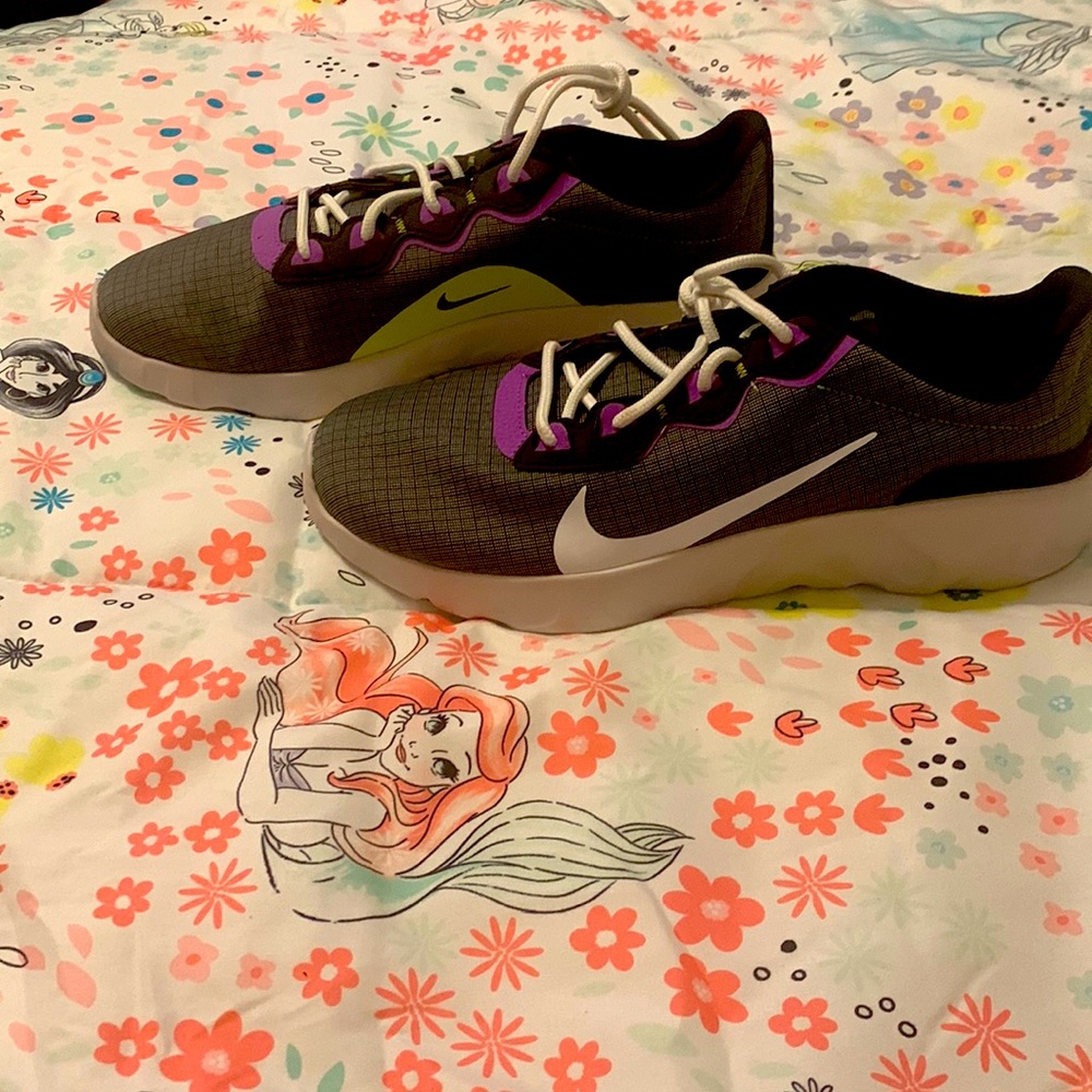 Women’s Nike Shoes Never Worn!